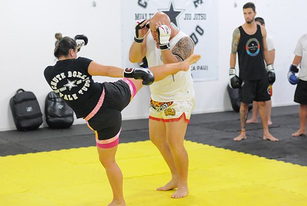 MUAY THAI PASSO A PASSO EM DVD